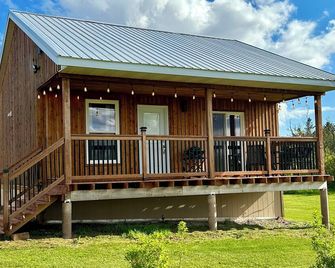 Waterfront Two Bedroom Newly Built Cottage, Beach, Covered Deck, Firepits - New Glasgow - Building