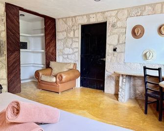 Hostel Oryx Tulum - טולום - סלון