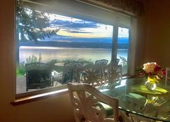 Waterfront Home - 3 Br, 2 Ba - Port Hadlock - Dining room