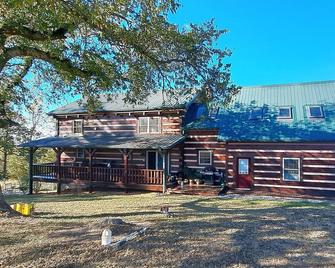 Luxurious cabin, mountain views near the Smokies! Pet and family friendly! - Newport - Building