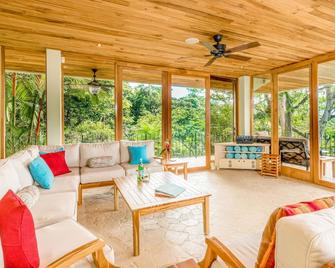 Casa Mogambo: 3-Acre Ocean View Nature Estate in Manuel Antonio - Quepos - Living room