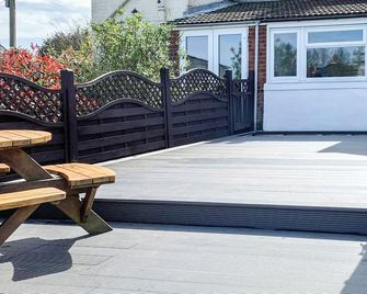 2 bedroom accommodation in Mundesley, near North Walsham - Mundesley - Patio