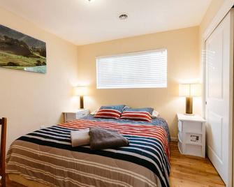 glorious sunsets - Seaside - Bedroom