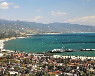 The Hideaway at West Beach by Paradise Retreats - Santa Barbara