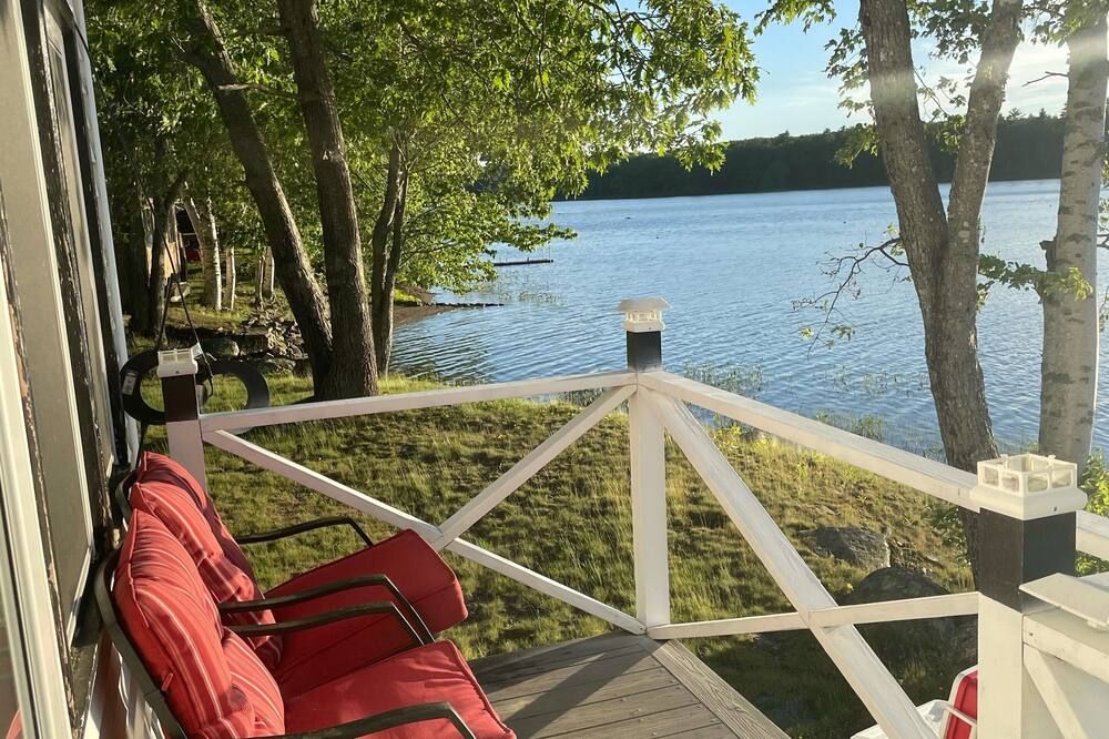 Lakeside Cottage for family fun