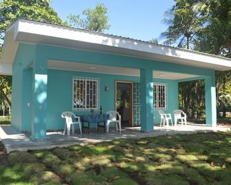 Hacienda Frith - Your Beachfront Getaway In Playa Zancudo! - Golfito - Patio