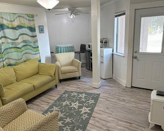 Private In Law Unit In Beachfront Neighborhood Steps To Sand Walk To Restaurants - Half Moon Bay - Living room