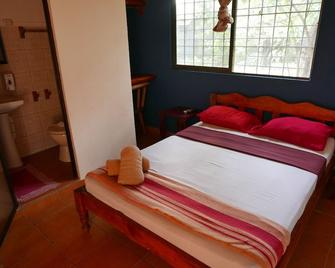 Pension Santa Elena Playa Samara - Sámara - Habitación
