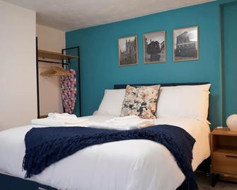 Gloucester Apartments by Kahuna Stays, Ideal for Students, Contractors, Professionals & Visitors - Gloucester - Bedroom