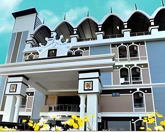 Queen Palace Hotel - Mae Sot - Building