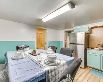 1 Mi to Stadium: Home w/ Porch in Greenville! - Greenville - Dining room