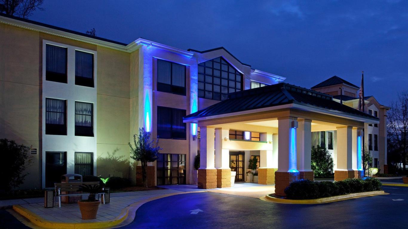 Lexington Inn and Suites