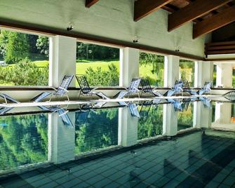 Chalet by Hotel Bad Serneus - Klosters-Serneus - Piscina