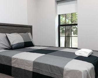 A lovely nice building, peaceful, brand new house with furniture, welcoming! - Brooklyn - Bedroom