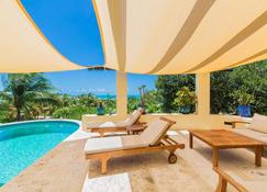 Villa Jasmine blends indoor/outdoor living with a lovely Mediterranean decor. - Five Cays Settlement - Pool