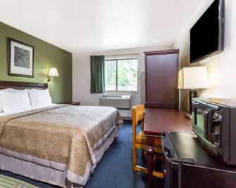 Super 8 by Wyndham Hampton - Hampton - Schlafzimmer