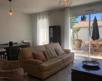 La Maison Claudy - La Rochelle - Living room