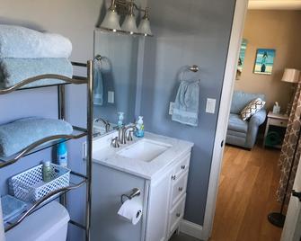 Seashore Suite just minutes from Cape May beaches. - Cape May - Bathroom
