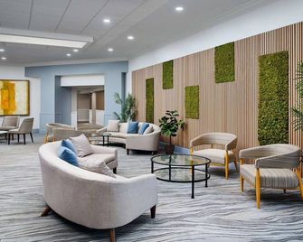 Onsite Pool, Free Parking! Minutes To Rocky Mount City Lake, Southern Comfort! - Rocky Mount - Salon