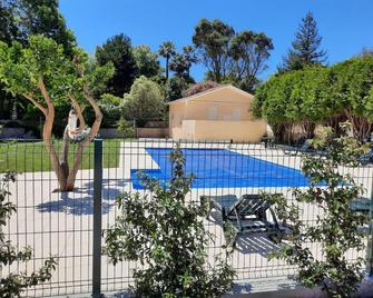 Metro Vilar Suites & Villas - Moreira - Piscina