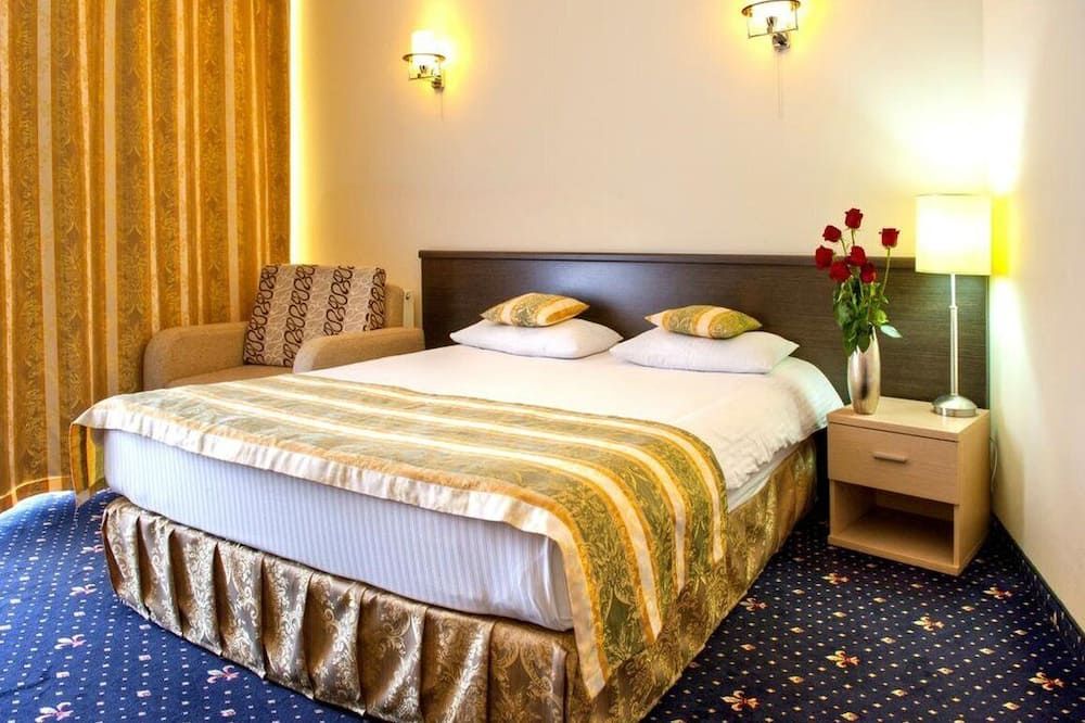 Manhattan Hotel & Restaurant thumbnail 3