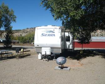 2007 Forest River Sierra 35ft Travel Trailer - Meeker - Outdoors view