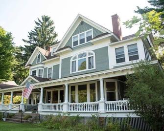 Franklin Manor - King Suite with EnSuite Bathroom and Private Porch - Saranac Lake - Building