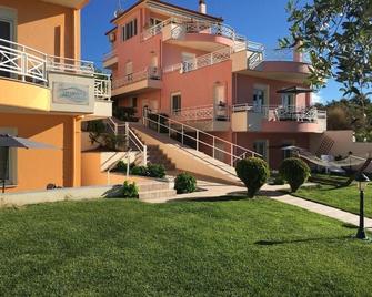 Gorgona di Thassos - Limenaria - Building