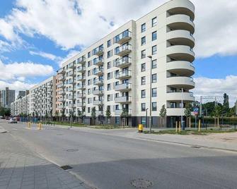 Nowoczesny Apartament z Parkingiem w Gdansku by Noclegi Renters - Gdansk - Bâtiment