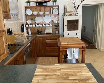 Charlie Bates Cottage - Penneshaw - Kitchen