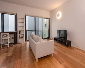 Central Boutique Studio in the heart of Melbourne! - Мельбурн - Вітальня