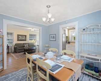 Weymouth Hill Station. Hillside cottage retreat with water views - East Greenwich - Salle à manger