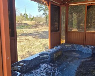 Dodo's Place on 22 acres outside of Smithville, TX - Smithville