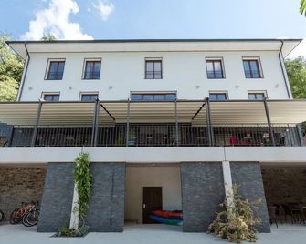 Hotel Mandát - Hvozdnice - Bâtiment