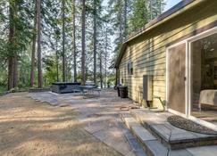 Bremerton Vacation Rental with Hot Tub and Lake Access - Belfair - Patio