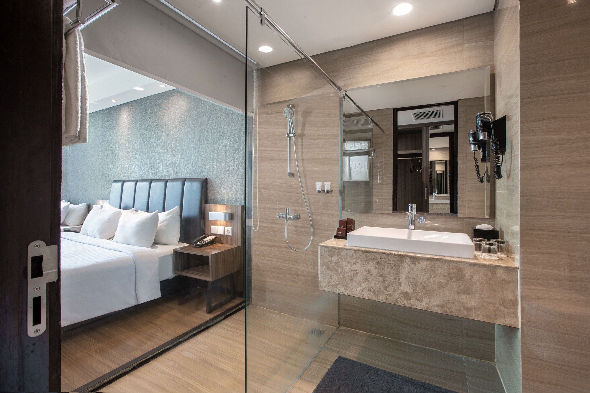 The Alana Hotel & Convention Center Solo By Aston - Surakarta City - Bathroom