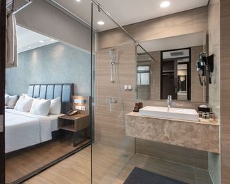 The Alana Hotel & Convention Center Solo By Aston - Solo - Banheiro