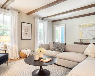 Cordelia by AvantStay Amazing Backyard 10mins from Stockbridge - Lee - Salon