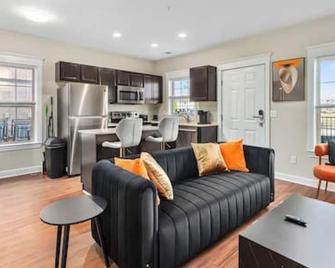 Corporate Housing Mgm - Detroit - Sala de estar