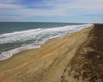 Dune Nest -- Oceanfront Gem Nestled In The Dunes With Endless Ocean Sunrises - Duck - Playa