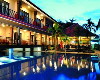 Taman Tirta Ayu Pool & Mansion - Kuta - Pool