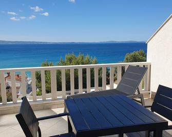 Apartments Johnny - Podstrana - Balcony