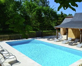 Romantic Loire Hideaway - Brion - Piscina