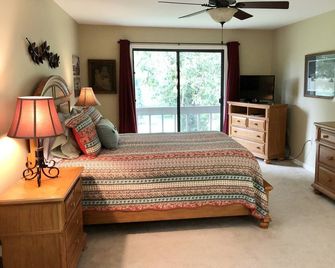 Great place to enjoy the mountains. Relax and stay a while! - Pisgah Forest - Bedroom