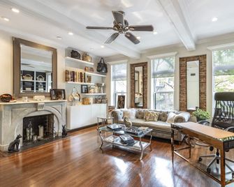 Fabulous Gramercy Area Townhouse with Home Office Extra Wifi - - New York - Soggiorno
