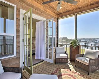 Modern Slidell Home w/ Private Fishing Dock! - Slidell - Balcony