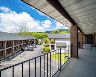 West Point Motel - Highland Falls - Balcony