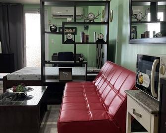 Chic Condo In Urban Prime Location With Sophisticated Style Ready For Move In - Taguig - Salon