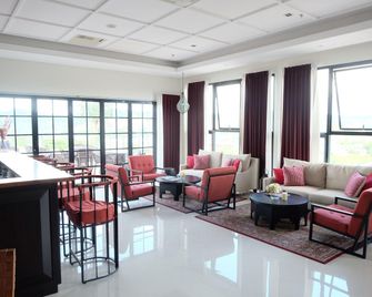 Kyriad M Hotel Sorong - סורונג - טרקלין
