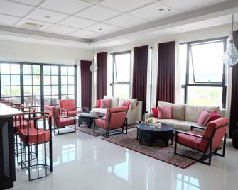 Kyriad M Hotel Sorong - סורונג - טרקלין